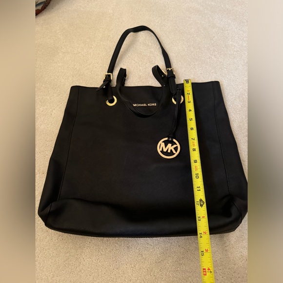 Black MICHAEL KORS , MK saffiano leather bag - Picture 9 of 12